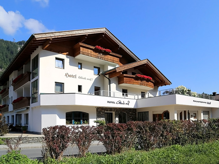 Aussenansicht des Hotels © Hotel Garni Glueck auf