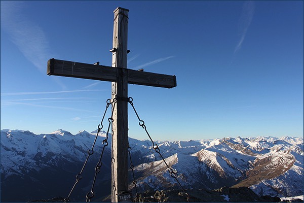 Gipfelkreuz am Rastkogel im Zillertal