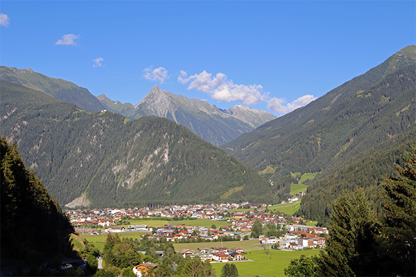 Blick auf Mayrhofen © Hotel Garni Glück auf