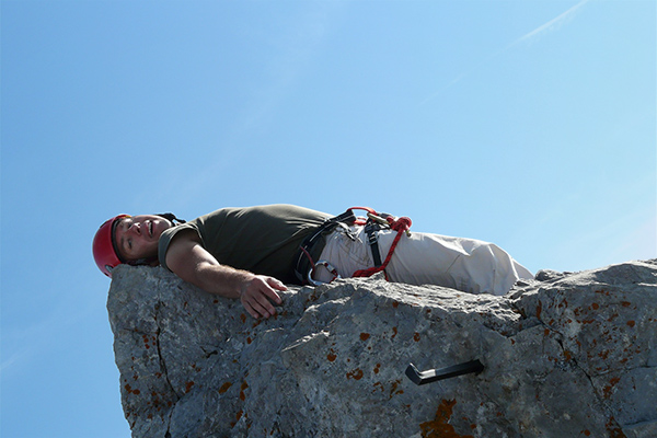 Ausruhen vom Klettern am Klettersteig