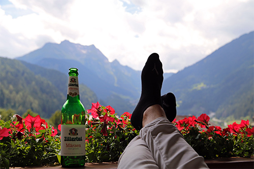 Blick vom Hotelbalkon auf den Grünberg © Hotel Garni Glück auf